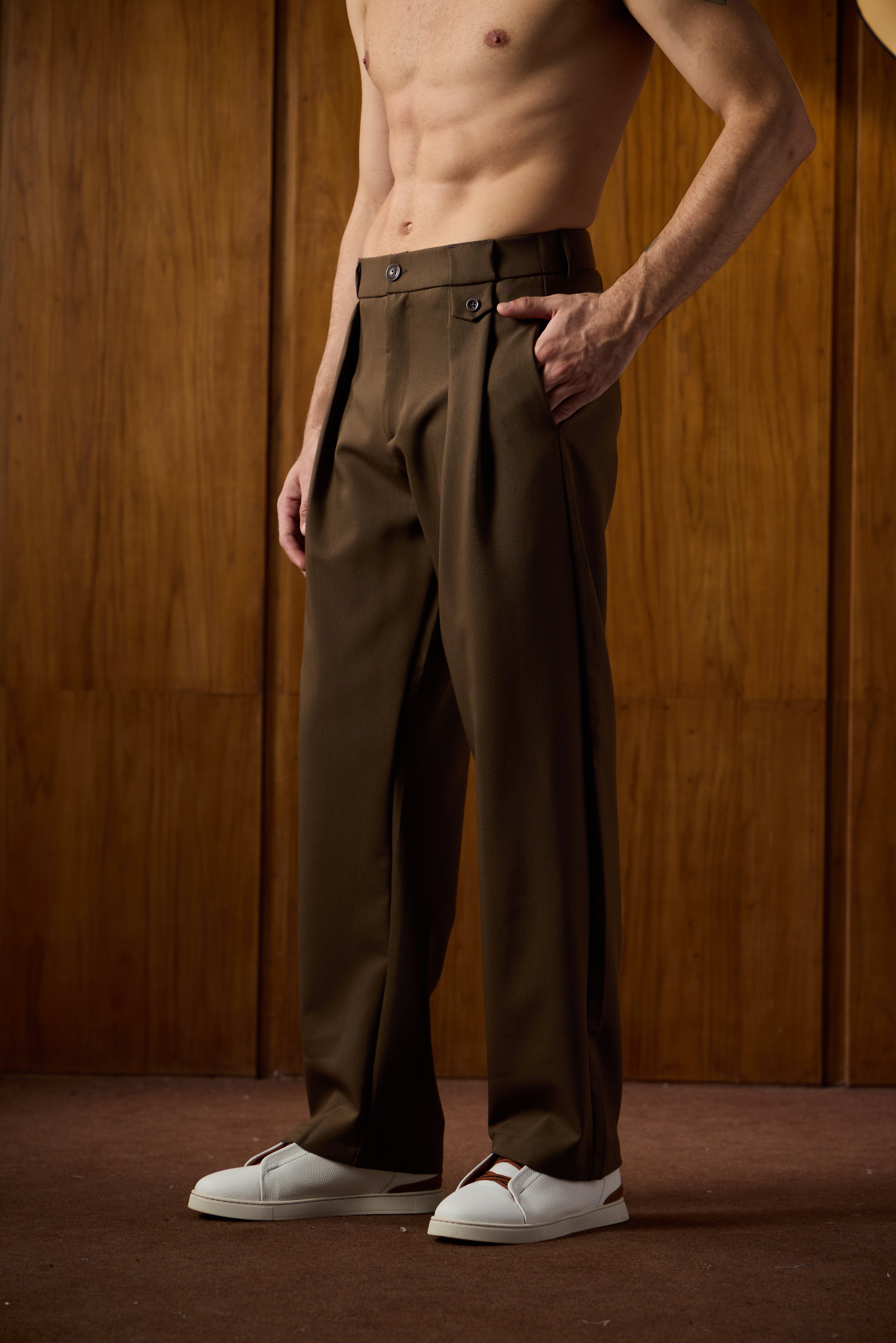 THE SEOUL PLEATED PANTS IN CHESTNUT