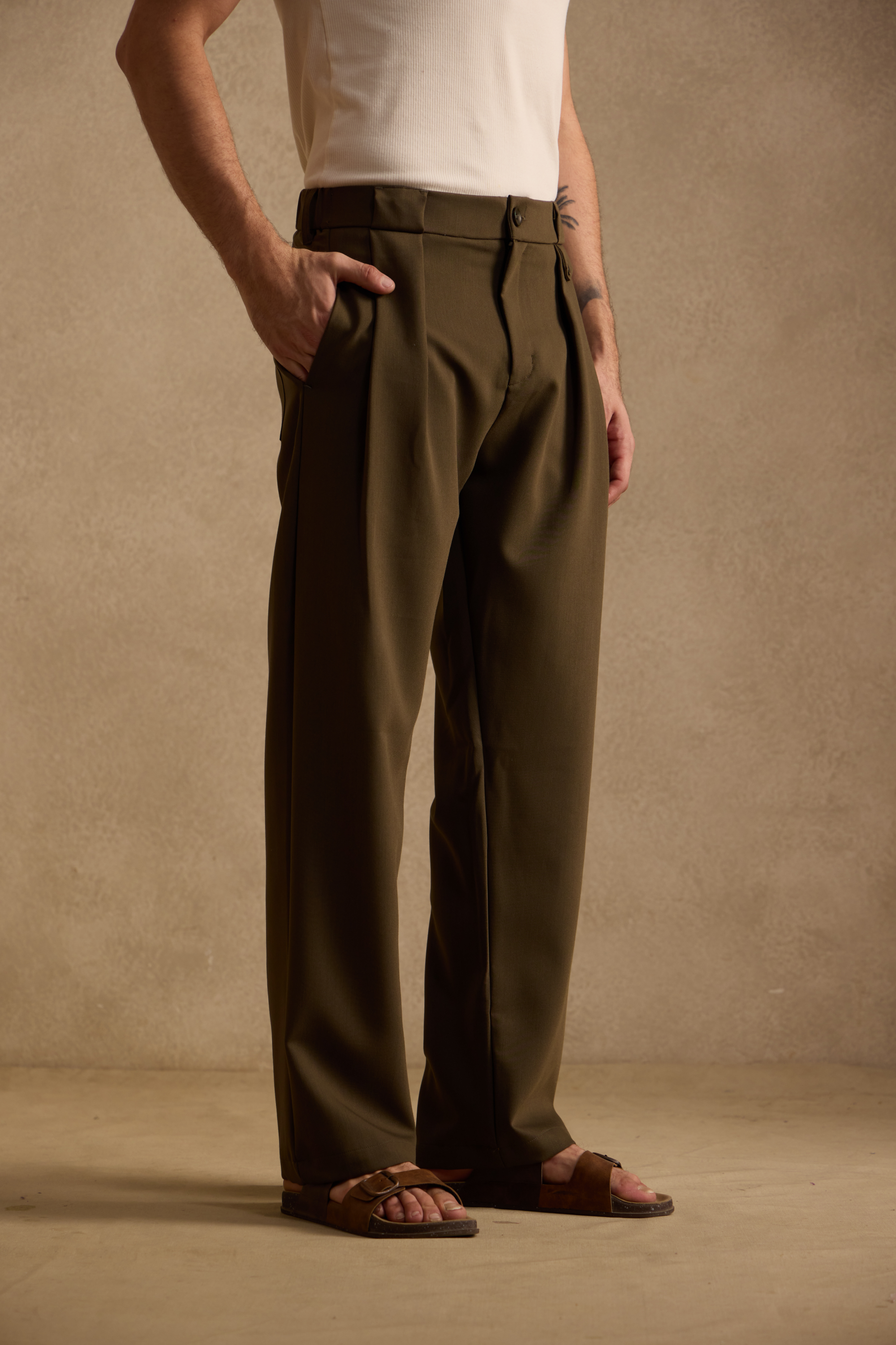 THE SEOUL PLEATED PANTS IN DARK OLIVE