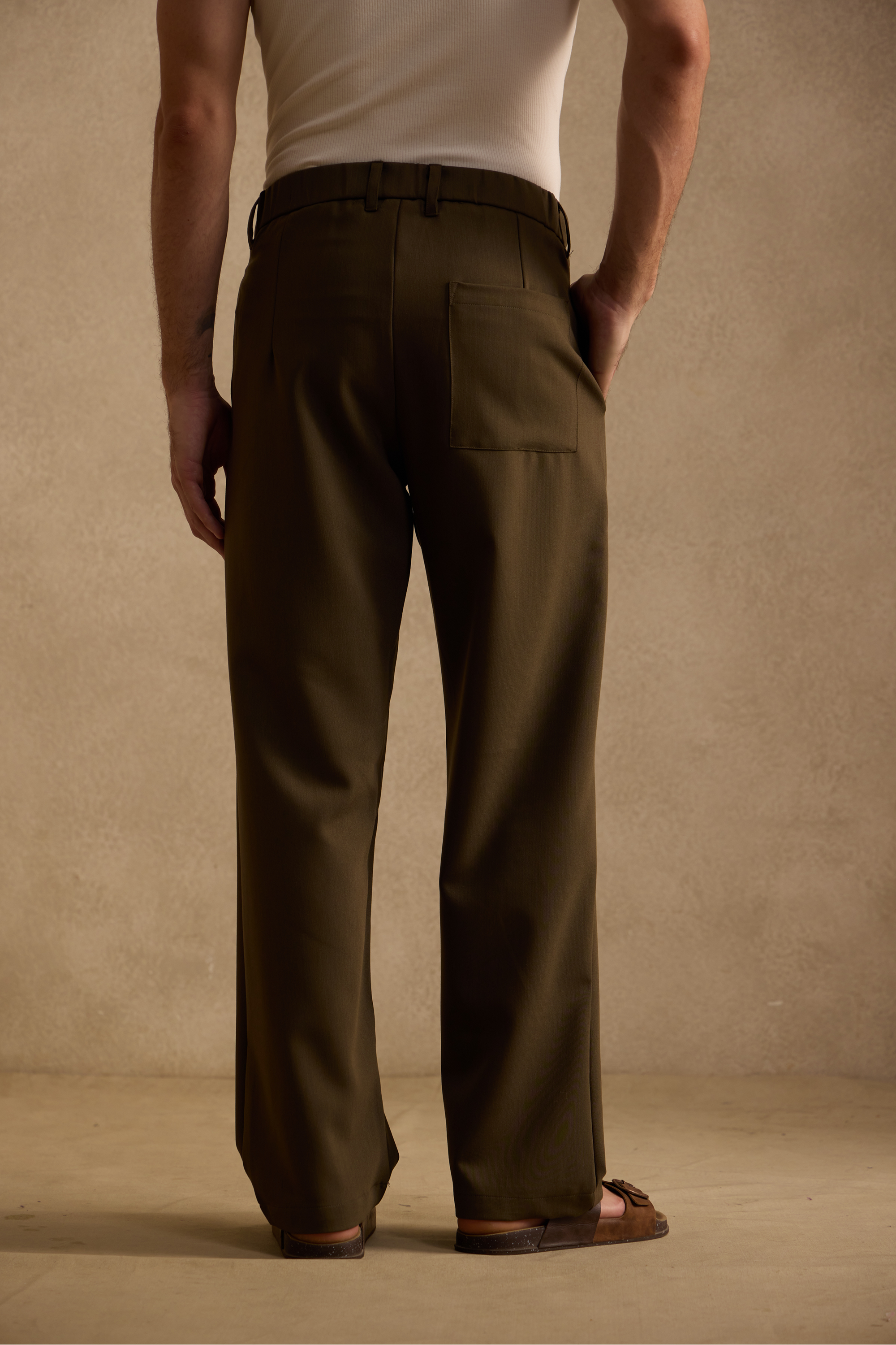 THE SEOUL PLEATED PANTS IN DARK OLIVE
