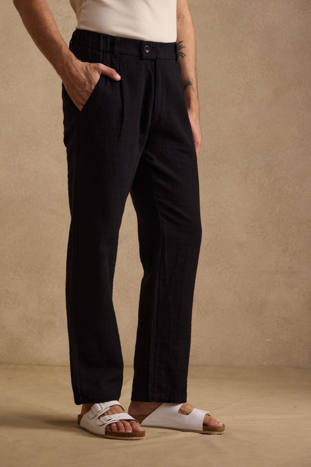 THE SEOUL LINEN PANTS IN DEEP BLACK