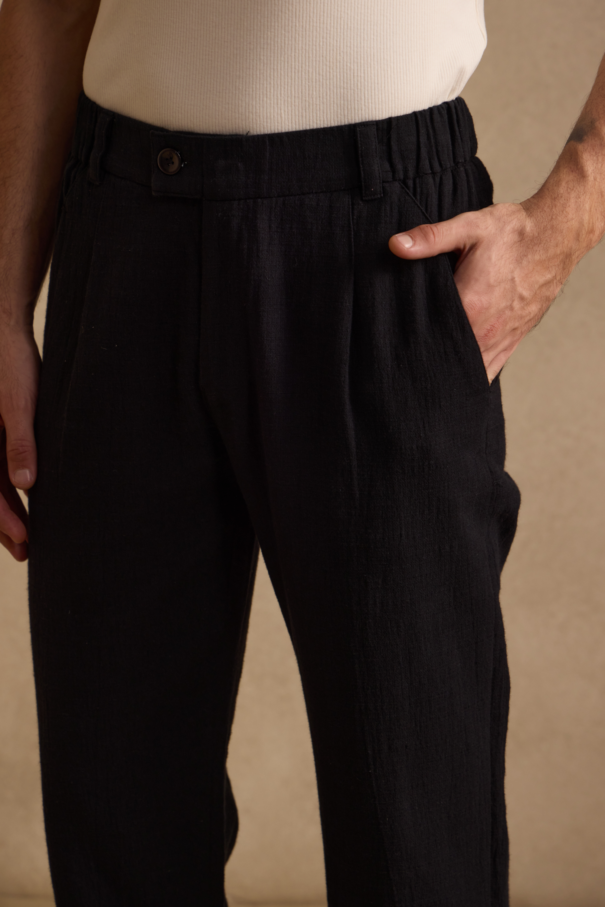 THE SEOUL LINEN PANTS IN DEEP BLACK