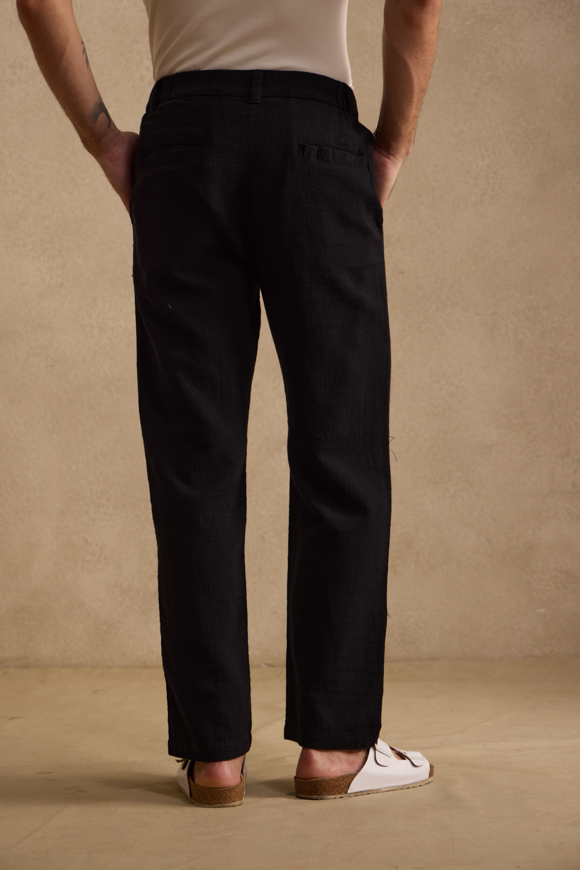 THE SEOUL LINEN PANTS IN DEEP BLACK