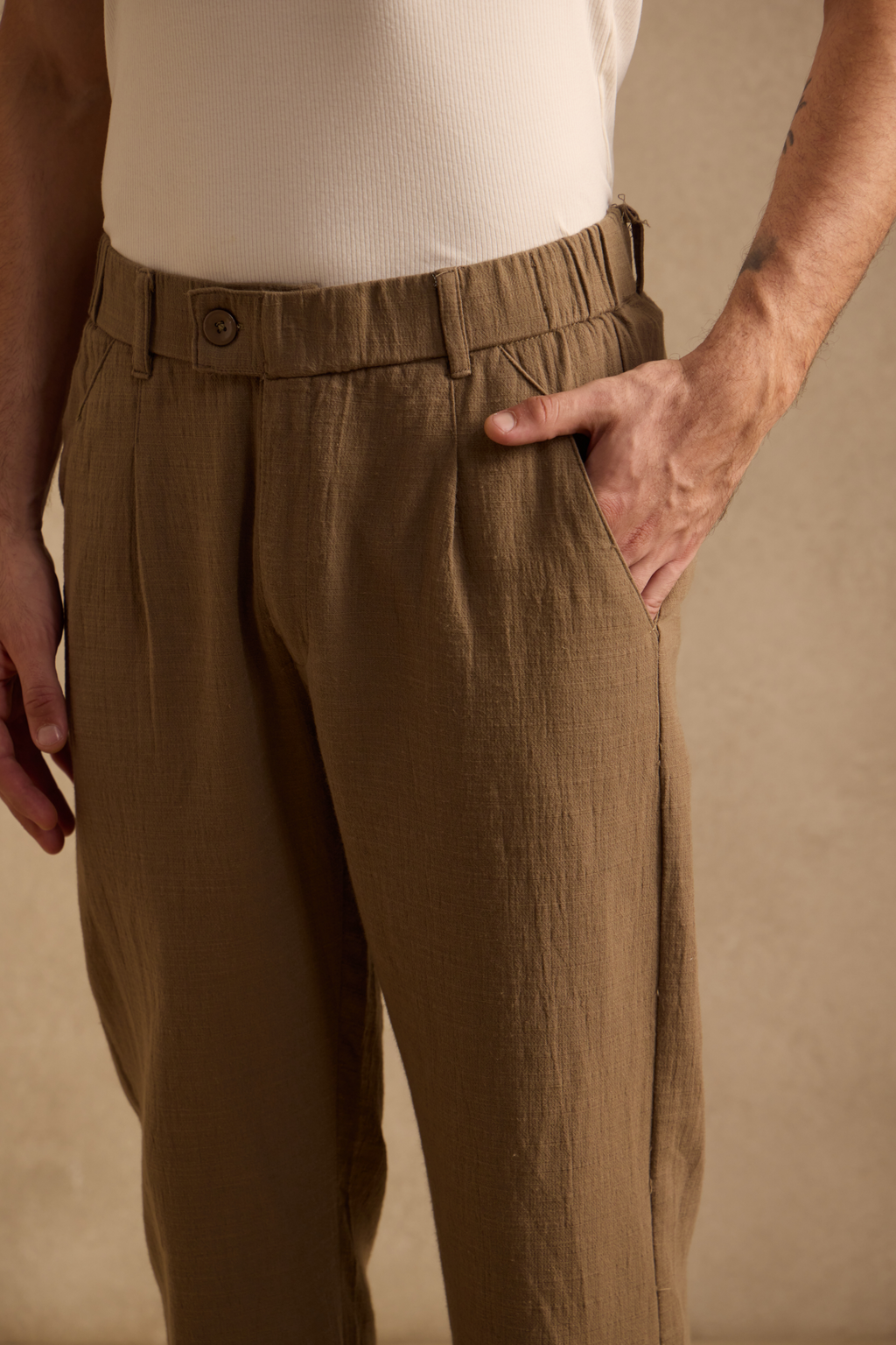 THE SEOUL LINEN PANTS IN TAUPE