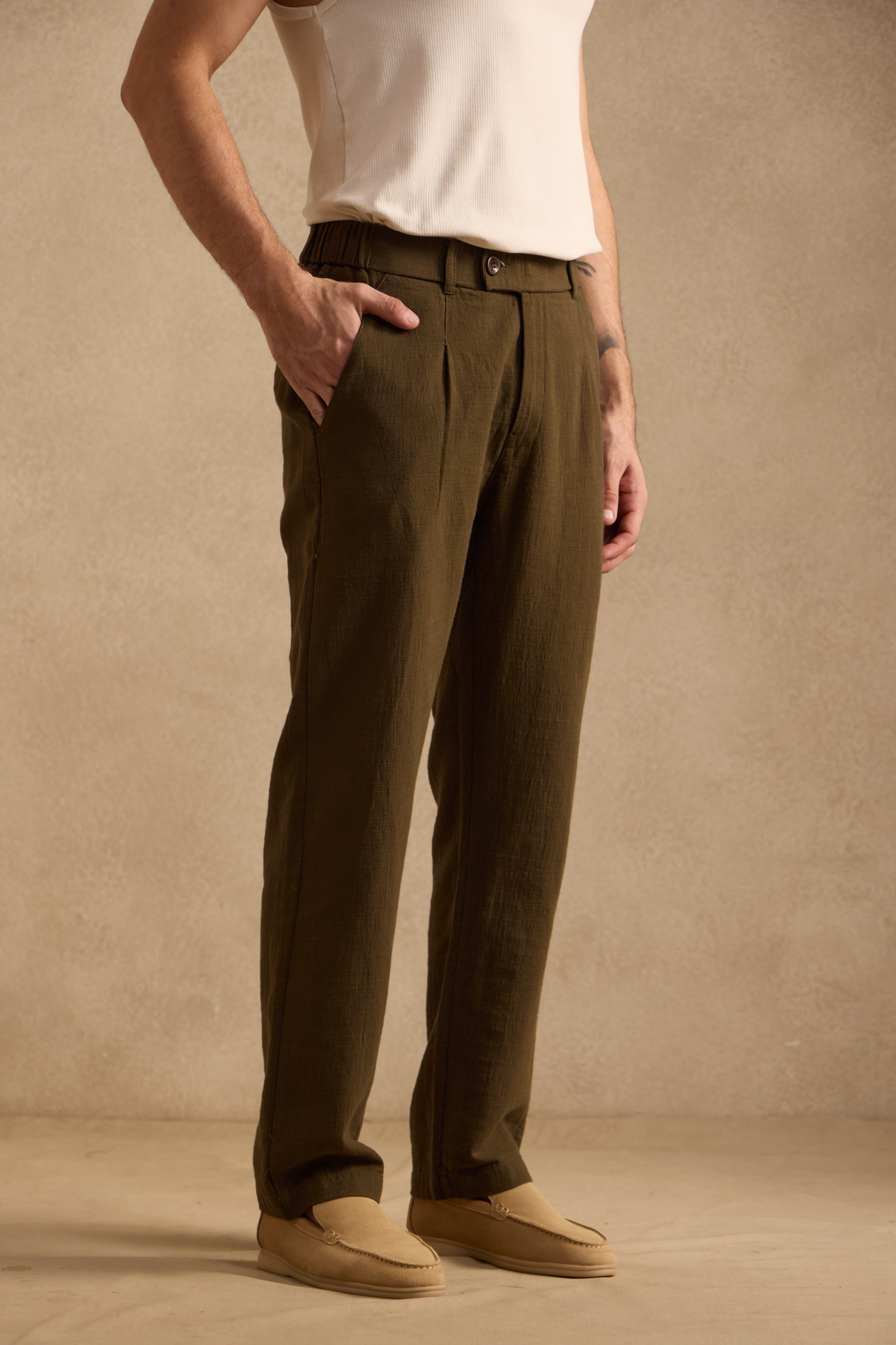 THE SEOUL LINEN PANTS IN DARK OLIVE