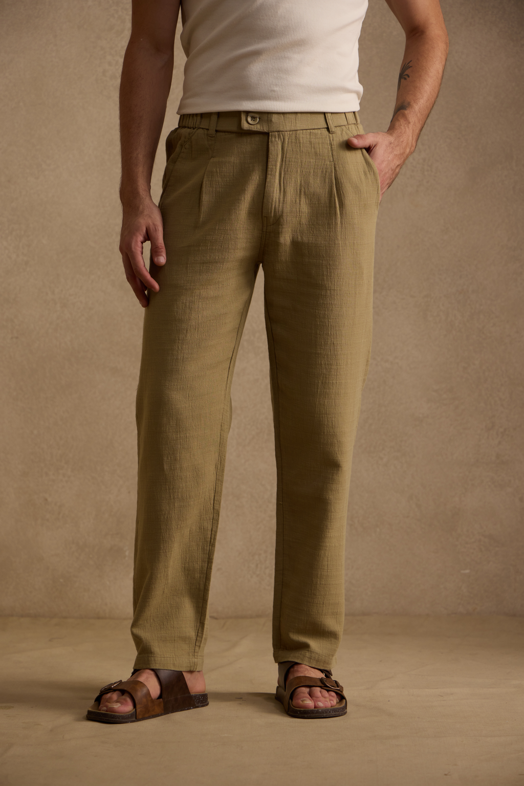 THE SEOUL LINEN PANTS IN OLIVE KHAKI
