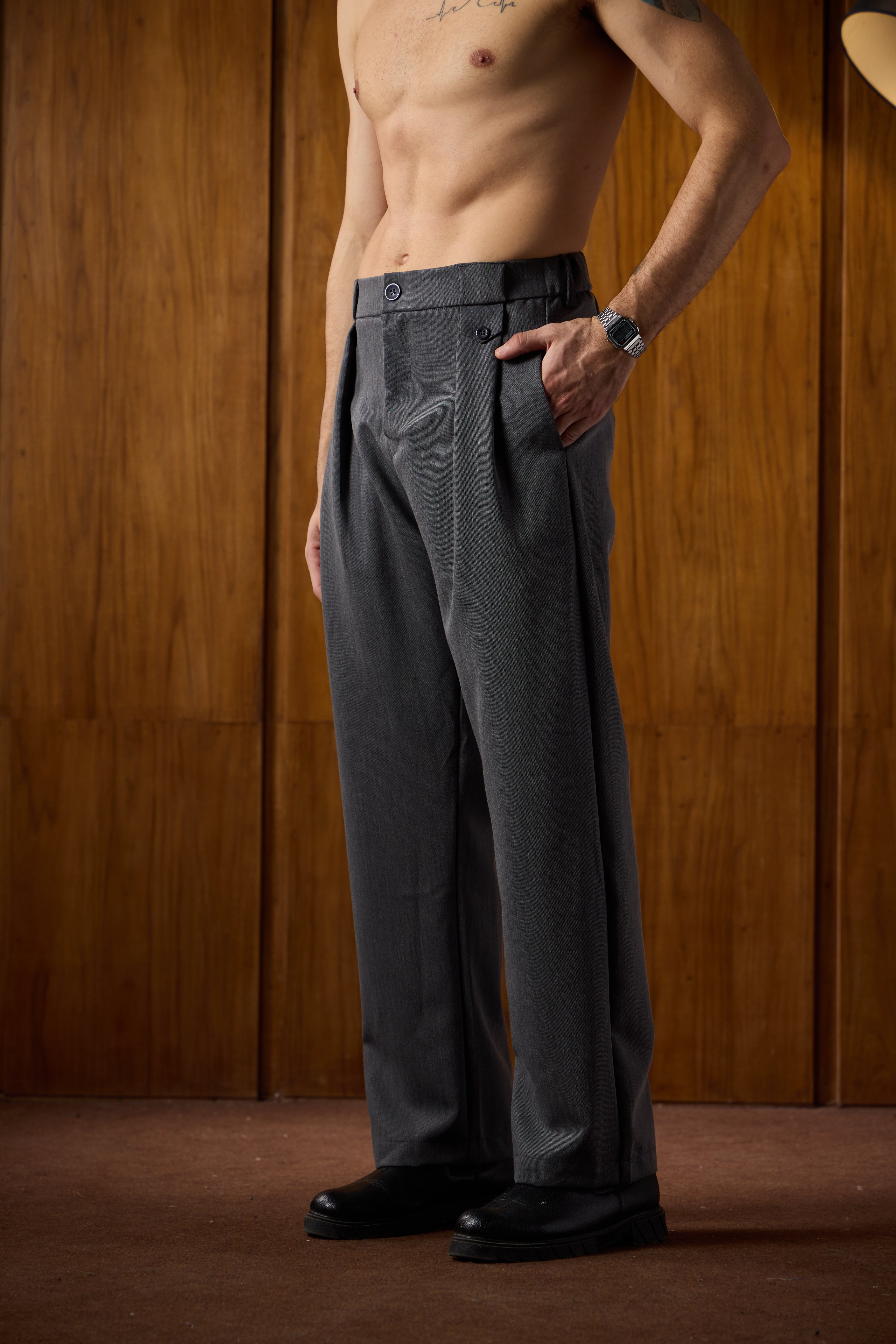 THE  SEOUL PLEATED PANTS IN CHARCOAL GREY