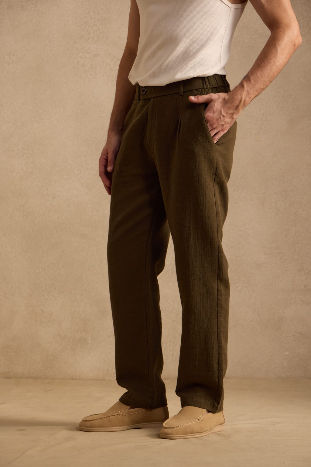 THE SEOUL LINEN PANTS IN DARK OLIVE