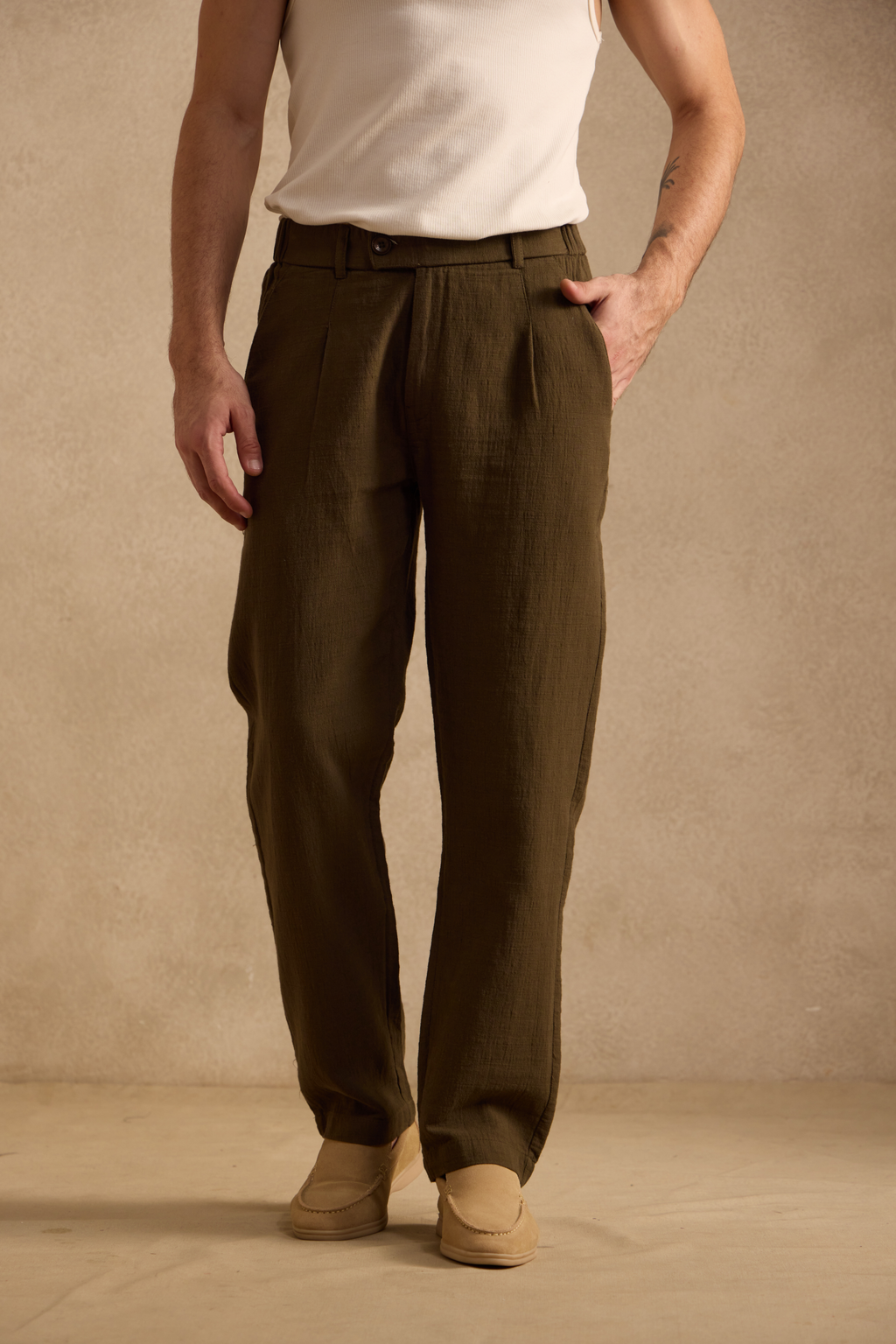 THE SEOUL LINEN PANTS IN DARK OLIVE