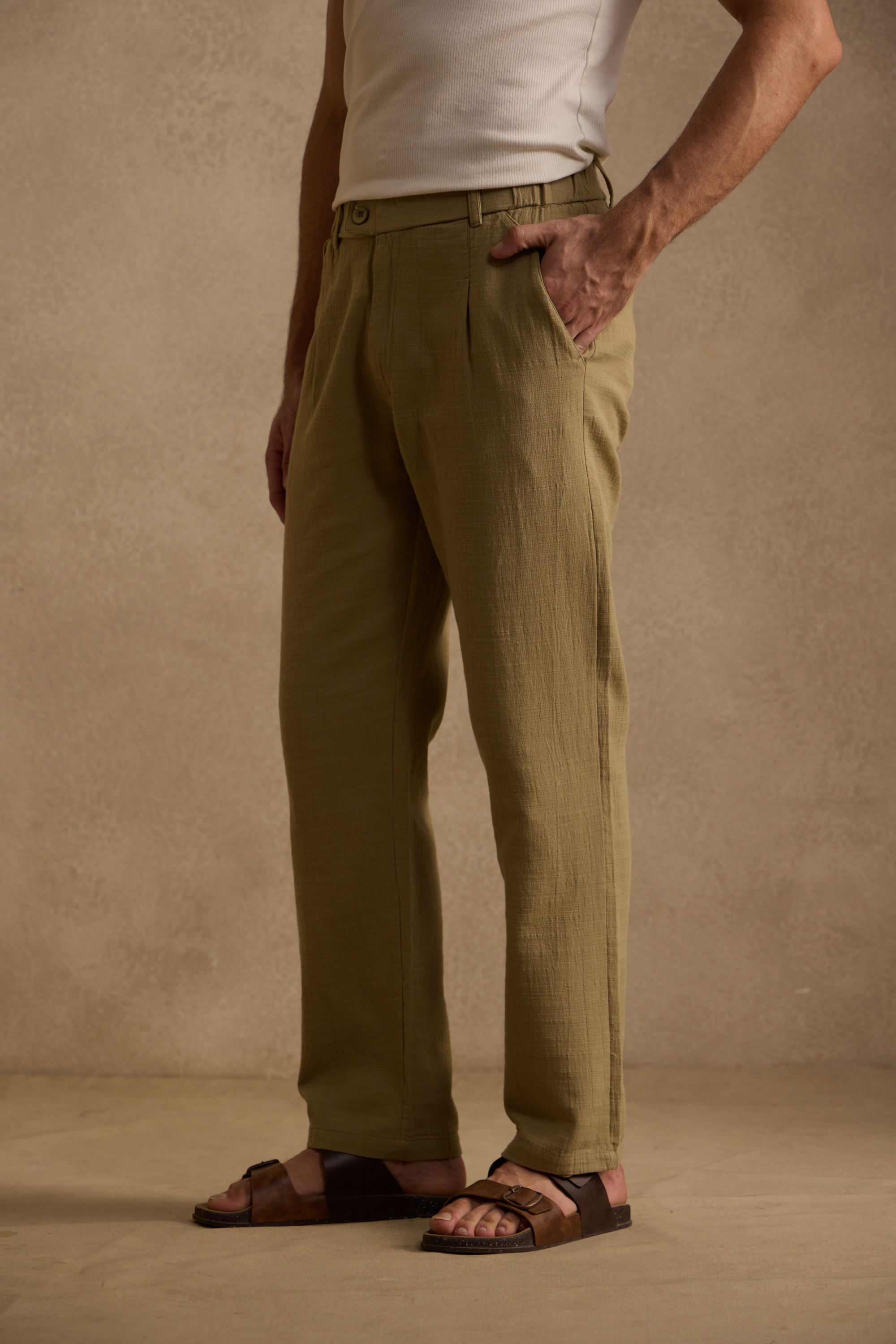 THE SEOUL LINEN PANTS IN OLIVE KHAKI