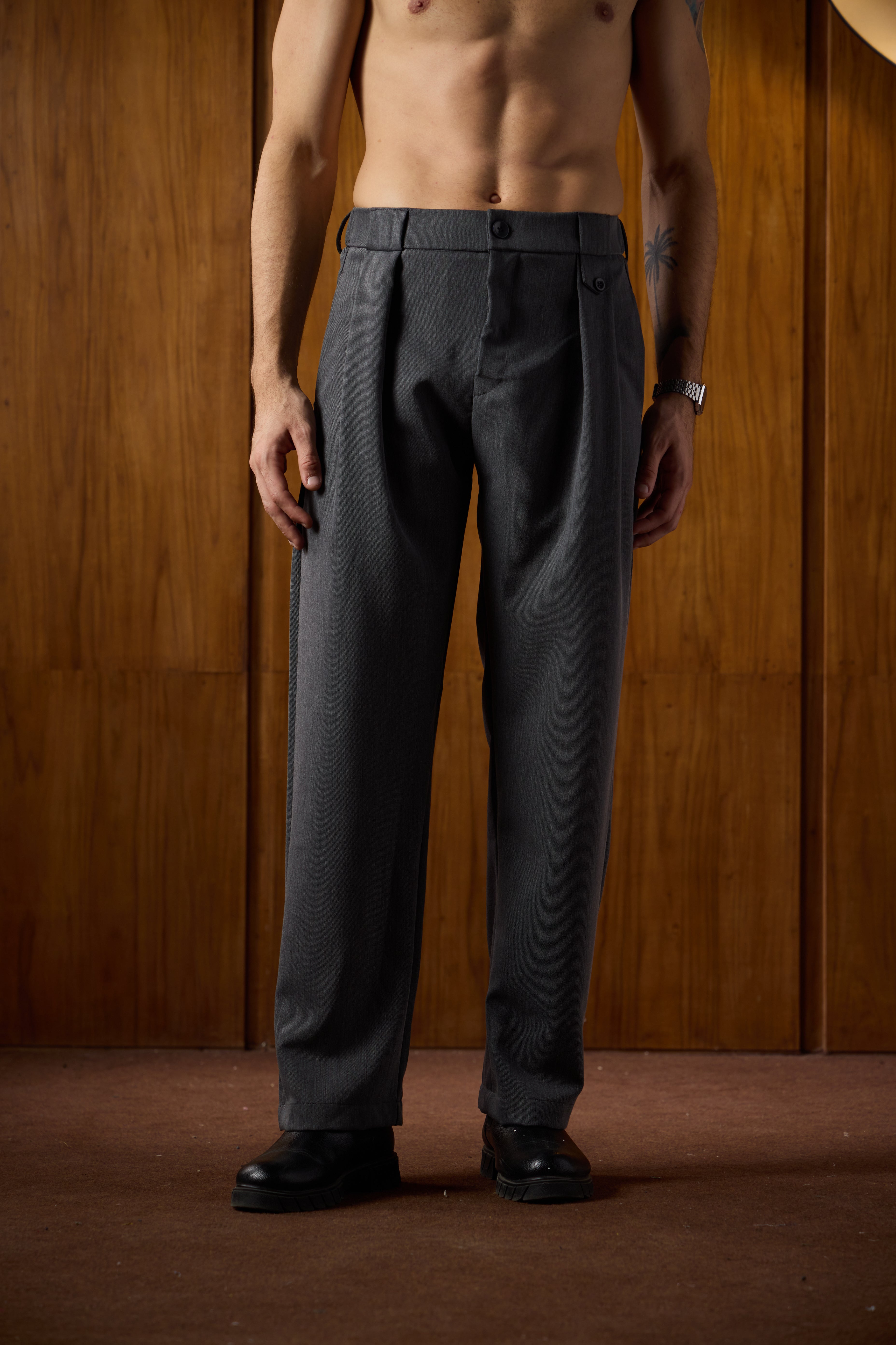 THE  SEOUL PLEATED PANTS IN CHARCOAL GREY