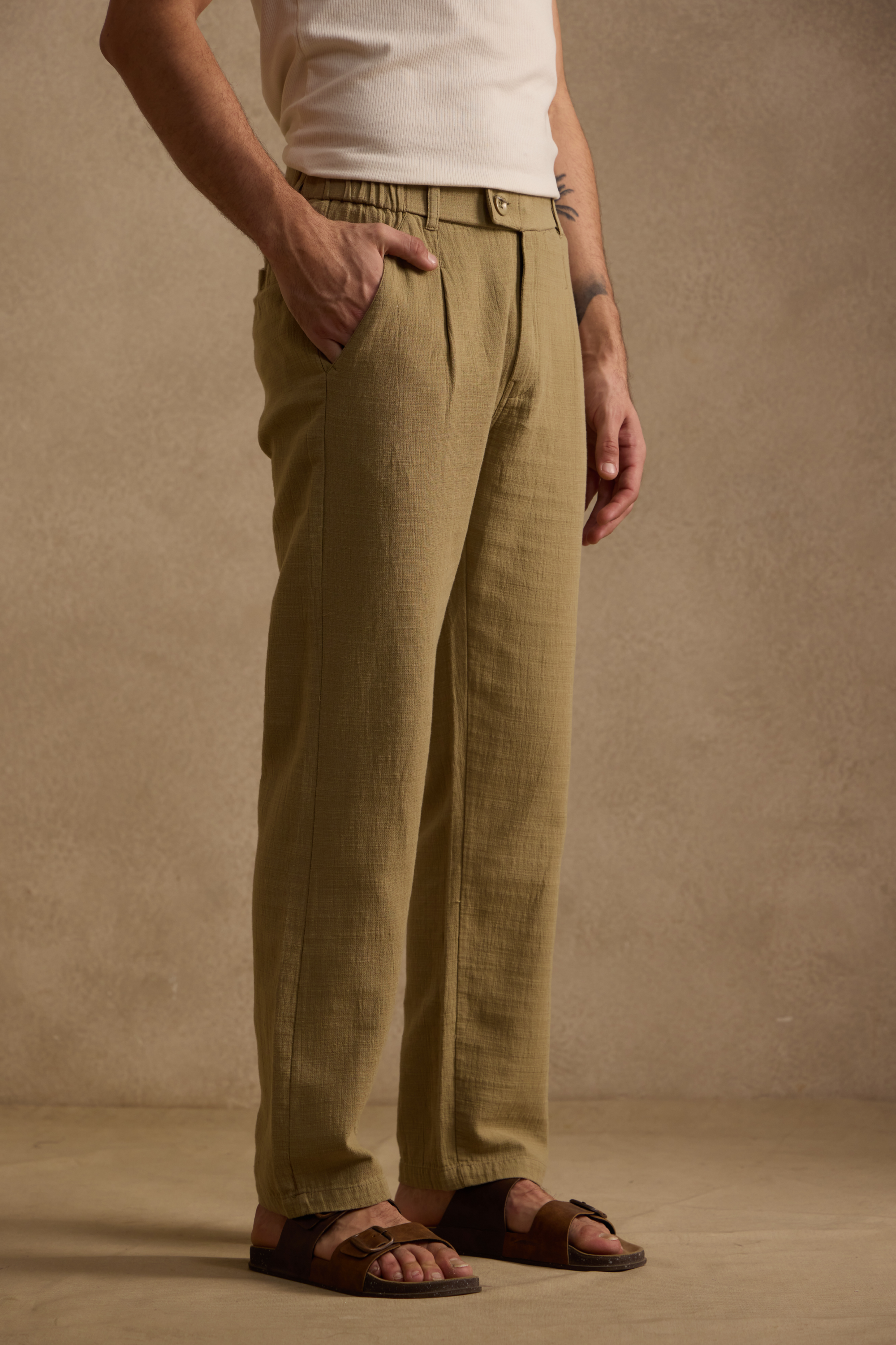 THE SEOUL LINEN PANTS IN OLIVE KHAKI