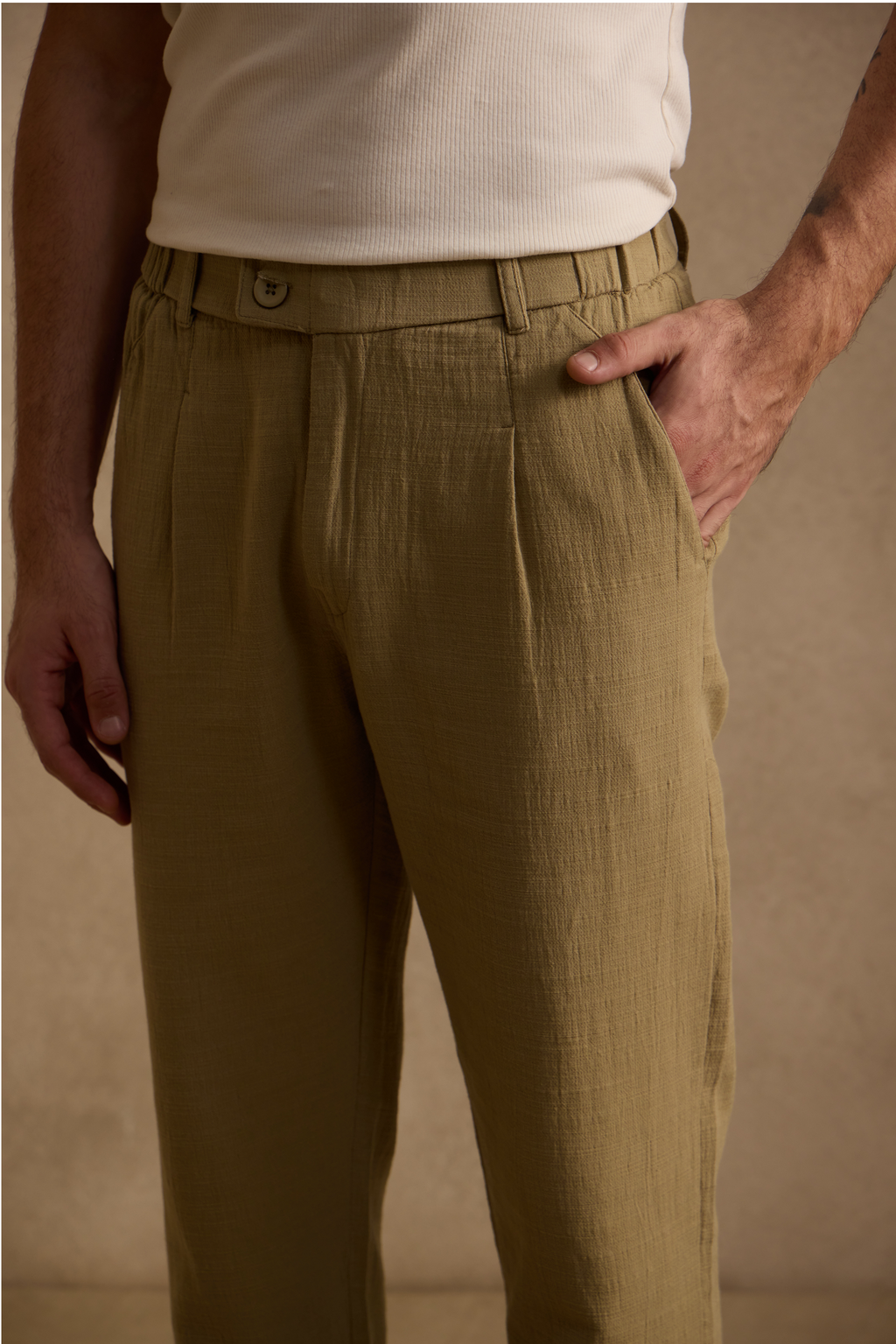 THE SEOUL LINEN PANTS IN OLIVE KHAKI